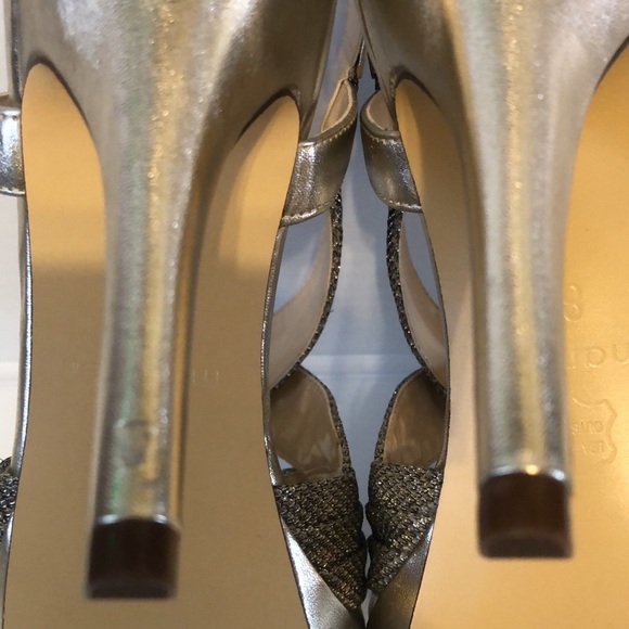 Gold heels with a silver sparkle Sz 8.5 - Picture 11 of 14